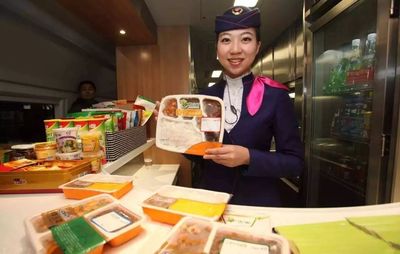 鐵路部門推出動車組列車互聯網訂餐服務，南寧東站等27個高鐵車站為首批試點